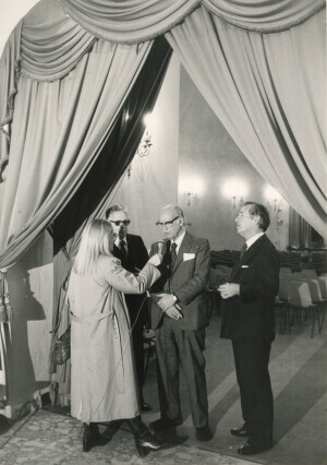 1981_02_22 I maestri Roman Vlad e Goffredo Petrassi nominati cittadini onorari aquilani inv 1018 vol 6.tif