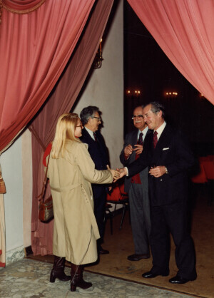 1981_02_22 I maestri Roman Vlad e Goffredo Petrassi nominati cittadini onorari aquilani inv 1019 vol 6.tif