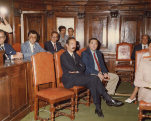 1982_08_21 Musicarchitettura Canada '82 - Il Sindaco dell'Aquila Tullio De Rubeis e le autorità civili e militari salutano le autorità canadesi ann NN inv 1157 vol 6.tif