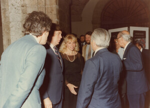 1982_08_22 Musicarchitettura Canada '82 - Inaugurazione delle Mostre Canadesi, Castello - il ministro canadese Flemming e la moglie con Giuseppe Verna e Serafino Petricone ann 1466 inv 1266 vol 7.tif