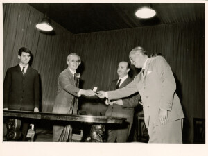 1966_10_11 Presidente Accademia S. Cecilia R. Silvestri, Nino Carloni, G. Petrassi e  Sindaco De Rubeis inv 130 vol 1.tif