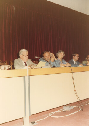 1982_09_03-04-05 Musicarchitettura '82 - Ciclo di Conferenze sull'edilizia per la musica - Aula magna Rivera dell'Università ann 1484-1486-1489 inv 1502 vol 8.tif