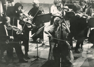 1982_09_11 Musicarchitettura '82 - Orchestra Sinfonica Abruzzese; Shauna Rolston, violoncello; Ermanno Florio, direzione - ann 1496 inv 1404 vol 8.tif