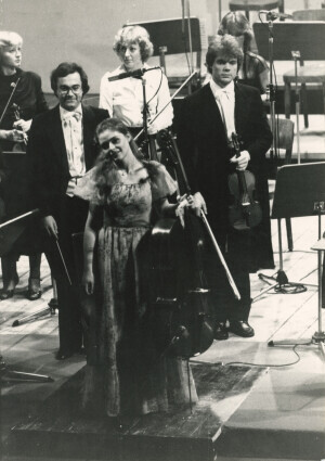 1982_09_11 Musicarchitettura '82 - Orchestra Sinfonica Abruzzese; Shauna Rolston, violoncello; Ermanno Florio, direzione - ann 1496 inv 1405 vol 8.tif