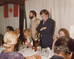 1982_09 Musicarchitettura '82 - Cena di gala di chiusura del festival presso il ristorante 'Il Tetto' - in foto il Ministro della Cultura canadese Fleming ann NN inv 1510 vol 8.tif