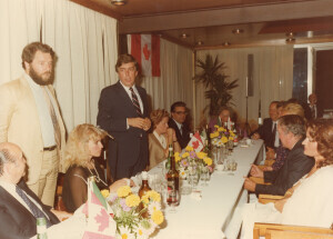 1982_09 Musicarchitettura '82 - Cena di gala di chiusura del festival presso il ristorante 'Il Tetto' - in foto il Ministro della Cultura canadese Fleming ann NN inv 1522 vol 8.tif