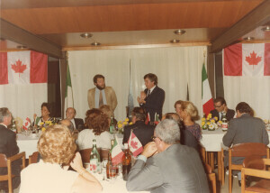 1982_09 Musicarchitettura '82 - Cena di gala di chiusura del festival presso il ristorante 'Il Tetto' - in foto il Ministro della Cultura canadese Fleming ann NN inv 1527 vol 8.tif