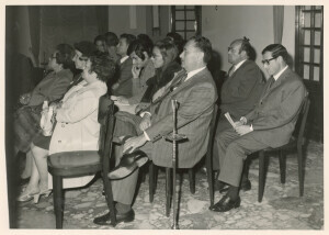 1970_10_07 Una riunione al foyer della Società dei Concerti; tra gli altri Nino Carloni, Battaglia, Barattelli, sindaco De Rubeis, A. Neri ann NN inv 214 vol 2.tif