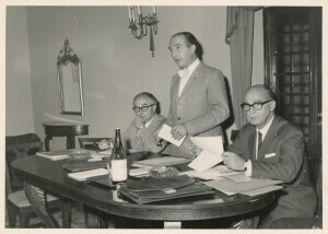 1970_10_07 Una riunione al foyer della Società dei Concerti; tra gli altri Nino Carloni, Battaglia, Barattelli, sindaco De Rubeis, A. Neri ann NN inv 218 vol 2.tif