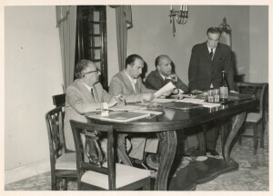 1970_10_07 Una riunione al foyer della Società dei Concerti; tra gli altri Nino Carloni, Battaglia, Barattelli, sindaco De Rubeis, A. Neri ann NN inv 222 vol 2.tif