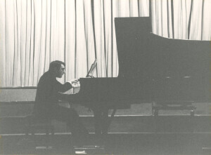 1983_12_08 Trio di Giovani  (Maurizio Daffunchio; Oreste De Tommaso; Carlo Benedetti) e Giuseppe Scotese in occasione del 50° anniversario della morte di B. Barattelli ann 1627 inv 1871 vol 11.tif