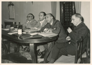 1970_10_07Una riunione al foyer della Società dei Concerti; tra gli altri Nino Carloni, Battaglia, Barattelli, sindaco De Rubeis, A. Neri ann NN inv 227 vol 2.tif