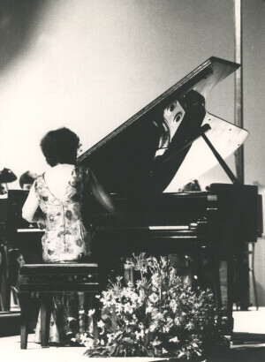 1984_07_24 Musicarchitettura '84 - Chiusura del festival - Orchestra Sinfonica Abruzzese e Berliner Klaviertrio - Johannes Winkler, direzione; Eva Ander, pianoforte - ann 1761 inv 2206 vol 12.tif