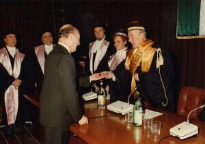 1985_03_13 Conferimento Laurea Honoris Causa al Maestro Goffredo Petrassi - Aula Magna dell'Università degli Studi dell'Aquila ann NN inv 2242 vol 13.tif