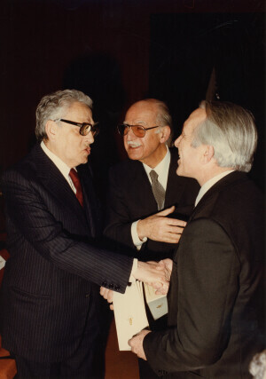 1985_03_13 Conferimento Laurea Honoris Causa al Maestro Goffredo Petrassi - Aula Magna dell'Università degli Studi dell'Aquila ann NN inv 2261 vol 13.tif