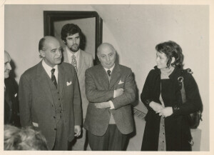 1971_01_24 Gruppo strumentale Komorni Harmonie diretto da Paul Angerer; nei camerini il Maestro con Carloni, De Rubeis e altri ann 712 inv 265 vol 2.tif