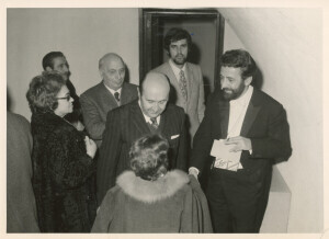 1971_01_24 Gruppo strumentale Komorni Harmonie diretto da Paul Angerer; nei camerini il Maestro con Carloni, De Rubeis e altri ann 712 inv 268 vol 2.tif