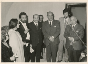 1971_01_24 Gruppo strumentale Komorni Harmonie diretto da Paul Angerer; nei camerini il Maestro con Carloni, De Rubeis e altri ann 712 inv 272 vol 2.tif