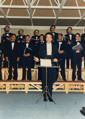 1986_09_30 Presentazione della 41esima stagione - Sala Michetti della Regione Abruzzo - esibizione di un complesso corale  inv 2413 vol 14.tif