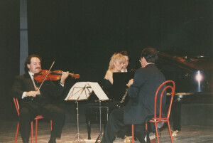 1997_06_21 Giornata Internazionale della Musica - Trio di docenti del Conservatorio Casella - A. Milone, clarinetto; S. Servilio, viola; L. Alfiero, pianoforte inv 3249 vol 17.tif