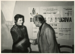 1975_07_26 L'avv. Nino Carloni con la pianista Drahomira Biligova ann 923 inv 6466 vol 3.tif