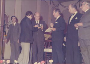 1975_11_07 Orchestra Sinfonica Abruzzese - In foto vari personaggi quali Carloni, Vlad, Antonellini, Verna, sindaco Lopardi, Berlinguer - ann 926 inv 504 vol 3.tif