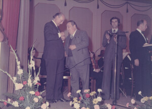 1975_11_07 Orchestra Sinfonica Abruzzese - In foto vari personaggi quali Carloni, Vlad, Antonellini, Verna, sindaco Lopardi, Berlinguer - ann 926 inv 510 vol 3.tif