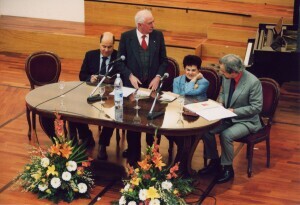 2002_01_09 Presentazione 56ma Stagione - Giorgio Battistelli, Lucio Barattelli, Stefania Pezzopane inv 4121 vol 20.jpg