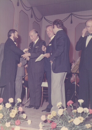 1975_11_07 Orchestra Sinfonica Abruzzese - In foto vari personaggi quali Carloni, Vlad, Antonellini, Verna, sindaco Lopardi, Berlinguer - ann 926 inv 520 vol 3.tif