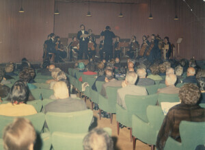 1972_09_22 I Musici Cantori e i Solisti Aquilani - in foto il pubblico ann 791 inv 383 vol 3.tif
