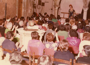 1976_07_31 Maja Samargieva al cortile di Palazzo Notarnanni ann 966 inv 560 vol 4.tif