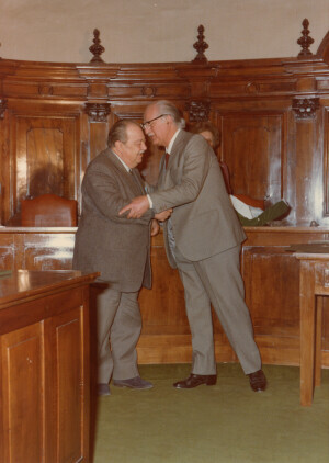 1980_03_23 - 70° compleanno dell'Avv. Nino Carloni - Festeggiamenti nella Sala del Consiglio Comunale ann NN inv 843 vol 5.tif