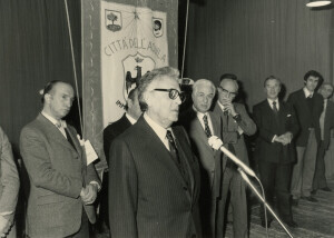 1981_02_22 I maestri Roman Vlad e Goffredo Petrassi nominati cittadini onorari aquilani inv 1000 vol 6.tif