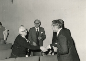 1981_02_22 I maestri Roman Vlad e Goffredo Petrassi nominati cittadini onorari aquilani inv 1006 vol 6.tif