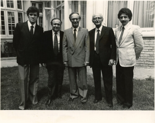 1982_05 Toronto, Consolato d'Italia - delegazione della Società dei Concerti (G. Verna, V. Antonellini, N. Carloni e Rocco Mxxx) con autorità canadesi e il console Pierluigi Conti