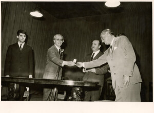 1966_10_11 Presidente Accademia S. Cecilia R. Silvestri, Nino Carloni, G. Petrassi e  Sindaco De Rubeis inv 128 vol 1.tif