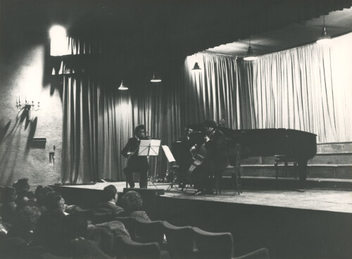 1983_12_08 Trio di Giovani  (Maurizio Daffunchio; Oreste De Tommaso; Carlo Benedetti) e Giuseppe Scotese in occasione del 50° anniversario della morte di B. Barattelli