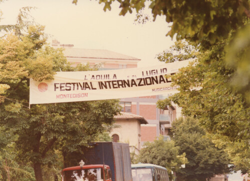 1984_07 Musicarchitettura '84 - Striscione che pubblicizza il festival