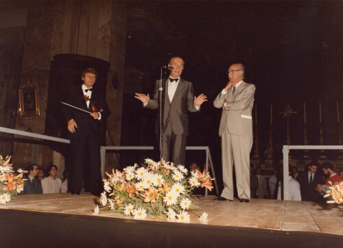 1985_09_04 Uto Ughi - Cattedrale di S. Massimo - in foto l'Avvocato Bellisari e l'Avvocato Carloni con il violinista