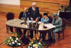 2002_01_09 Presentazione 56ma Stagione - Giorgio Battistelli, Lucio Barattelli, Stefania Pezzopane inv 4121 vol 20.jpg