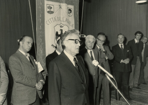 1981_02_22 I maestri Roman Vlad e Goffredo Petrassi nominati cittadini onorari aquilani